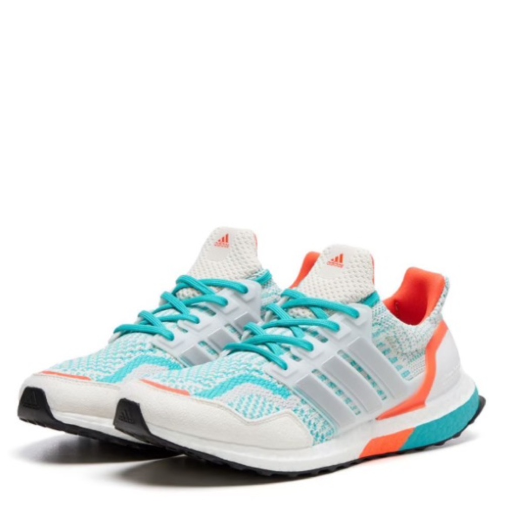 NWB Adidas Ultraboost 5.0 DNA |
White / Silver / Mint